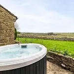 Tatil Evi Wellbeing Escape, 5-bed House With Yoga *