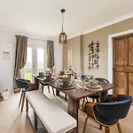 Wellbeing Escape, 5-bed House With Yoga Malham