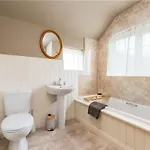 Wellbeing Escape, 5-bed House With Yoga