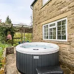 Hébergement de vacances Wellbeing Escape, 5-bed House With Yoga Malham