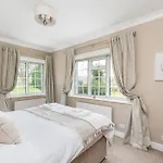 Wellbeing Escape, 5-bed House With Yoga