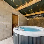 Wellbeing Escape, 5-bed House With Yoga * Malham