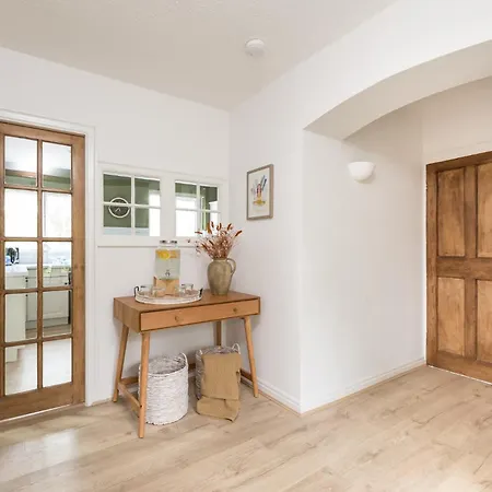 度假居 Wellbeing Escape, 5-bed House With Yoga 马勒姆