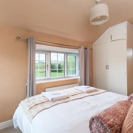Wellbeing Escape, 5-bed House With Yoga * Malham