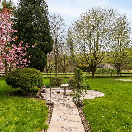 Wellbeing Escape, 5-bed House With Yoga