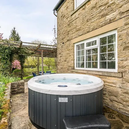 度假居 Wellbeing Escape, 5-bed House With Yoga 马勒姆
