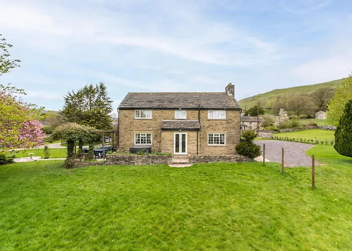 Wellbeing Escape, 5-bed House With Yoga *