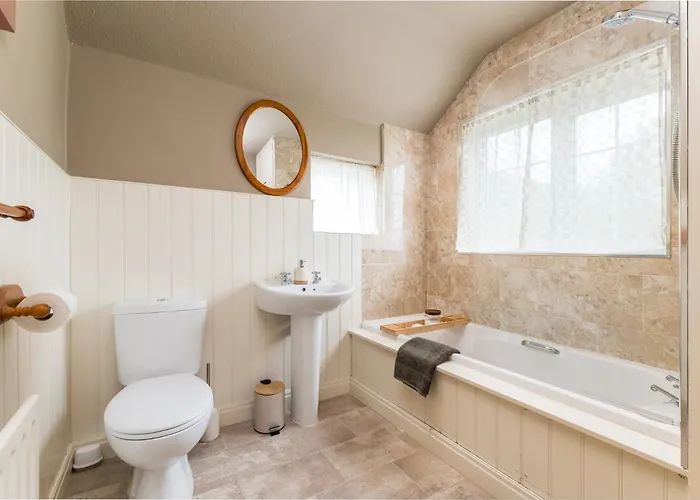 Wellbeing Escape, 5-bed House With Yoga