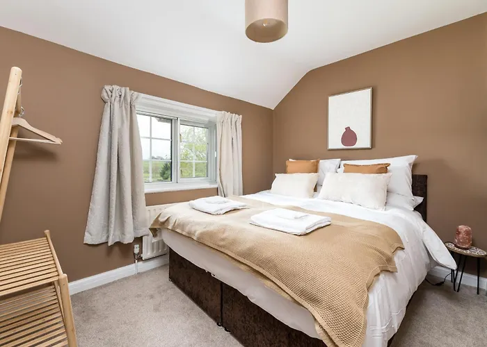 Wellbeing Escape, 5-bed House With Yoga Malham