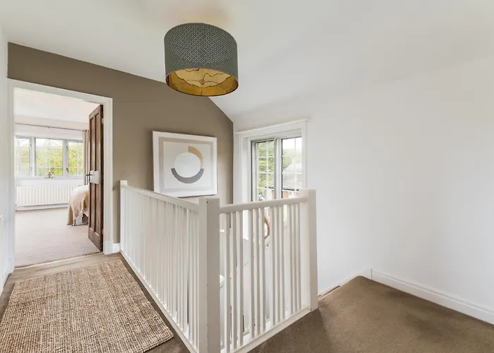 Wellbeing Escape, 5-bed House With Yoga Ferienhaus