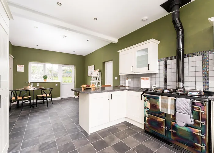 Wellbeing Escape, 5-bed House With Yoga Ferienhaus