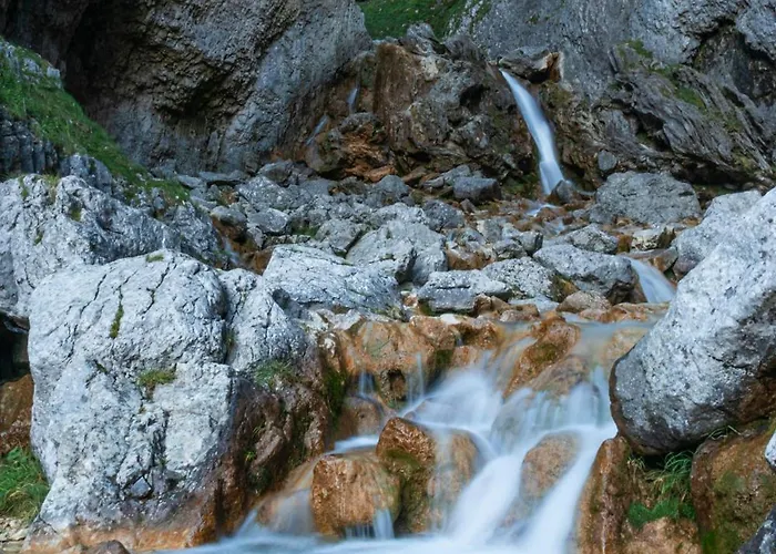 Wellbeing Escape, 5-bed House With Yoga