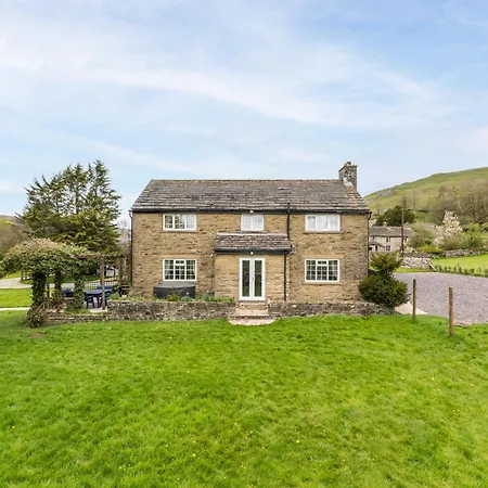 Wellbeing Escape, 5-bed House With Yoga *