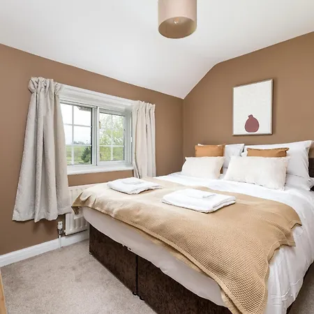 Wellbeing Escape, 5-bed House With Yoga مالهام