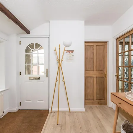 Wellbeing Escape, 5-bed House With Yoga *