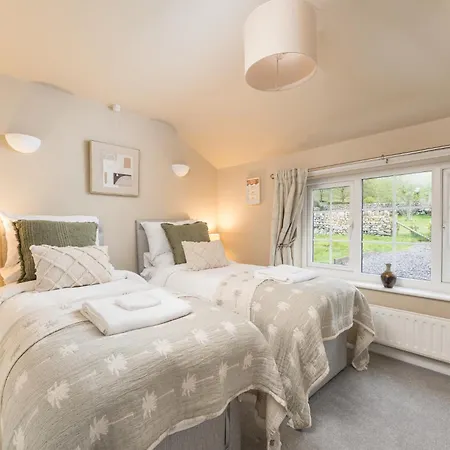 Wellbeing Escape, 5-bed House With Yoga بيت للعطل