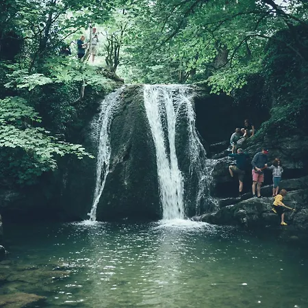 بيت للعطل Wellbeing Escape, 5-bed House With Yoga